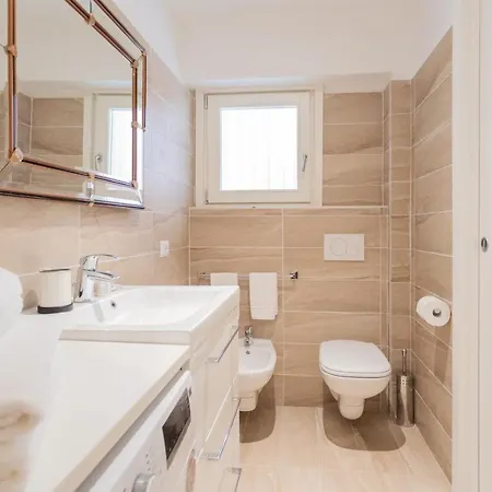 Da Pia In Historycal Centre By Rent Apartment Como