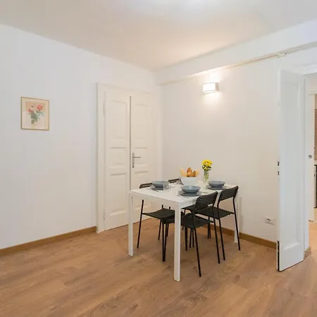 Da Pia In Historycal Centre By Rent Apartament
