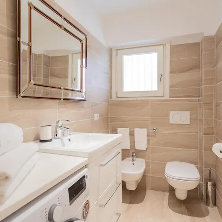 Da Pia In Historycal Centre By Rent Como