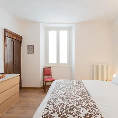 Apartament Da Pia In Historycal Centre By Rent Como
