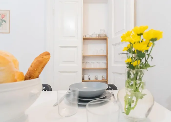 Appartement Da Pia In Historycal Centre By Rent Como
